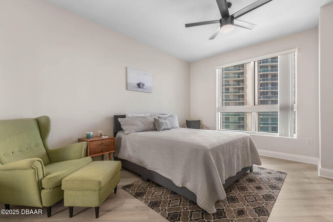 Building Photo - 231 Riverside Dr