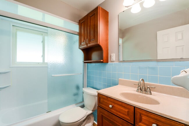 Building Photo - 455 Moule Dr