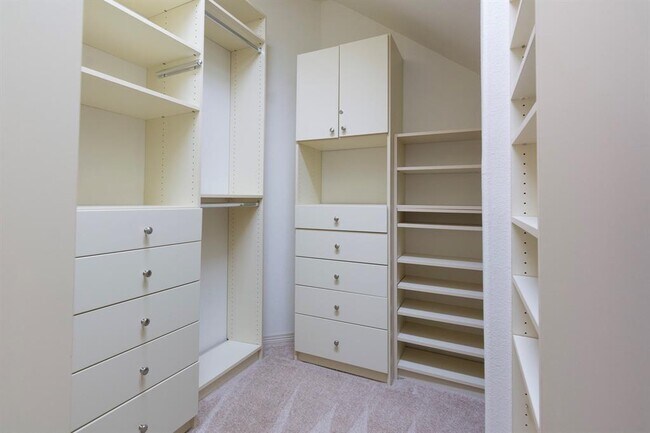 Building Photo - 62 S Longsford Cir