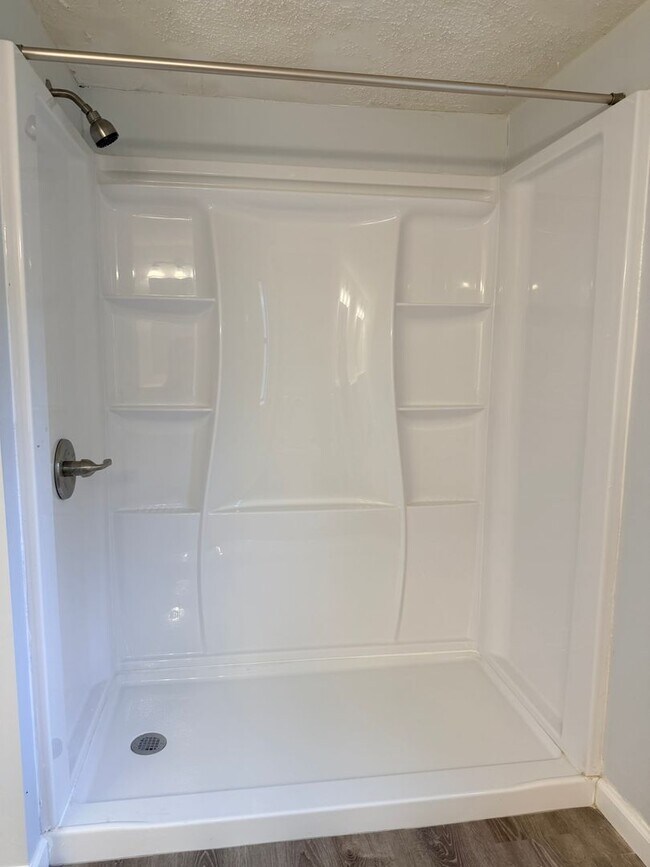 Building Photo - Rare Rockford rental available now!
