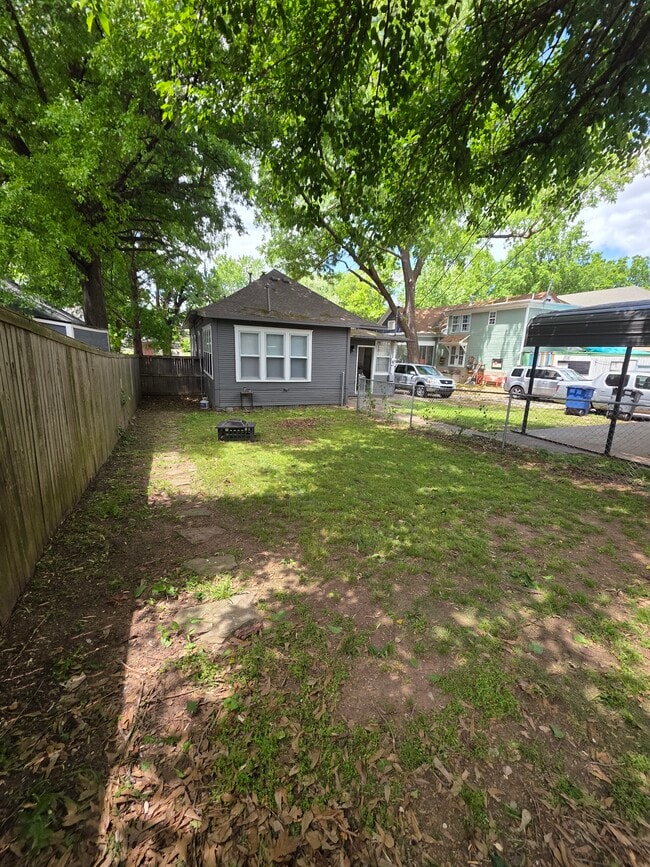 Building Photo - 1401 S Elwood Ave
