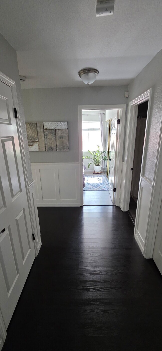 Building Photo - 430 Guinevere Ct