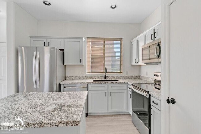 Building Photo - Stunning 3Bdm 2.5Ba Home in Prime North Phoenix Location!