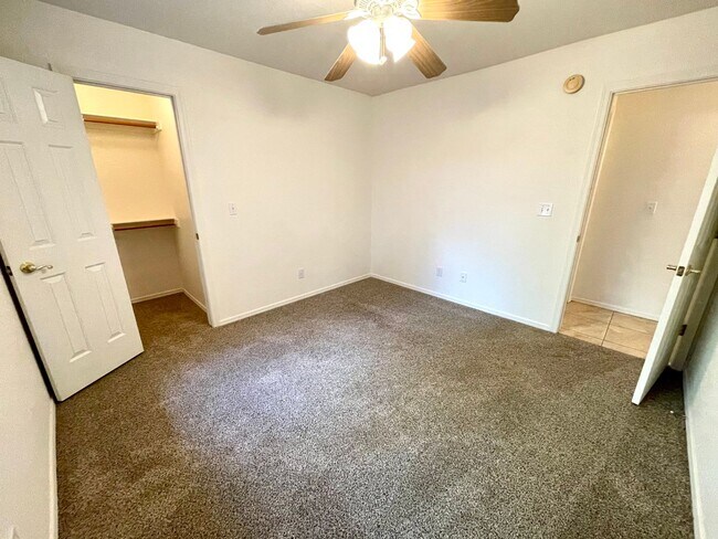 Building Photo - Cute 3 Bedroom Home in Center of Kingman- Available Now!