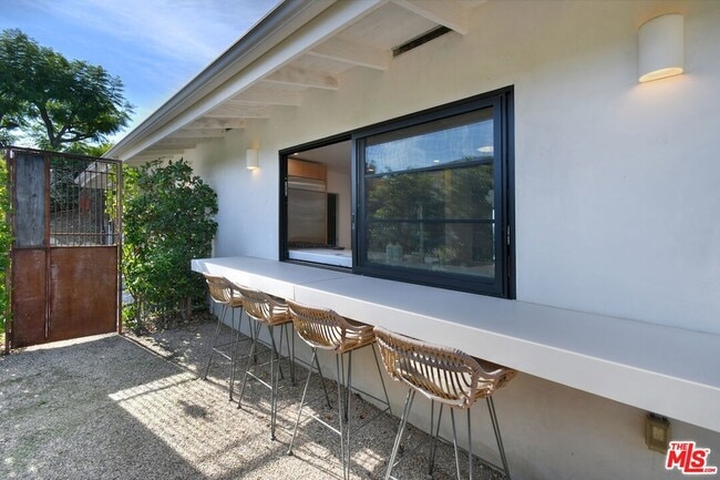 Building Photo - 2145 Linda Flora Dr