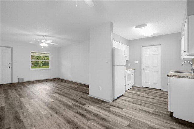 Building Photo - 21366 Anderson Rd