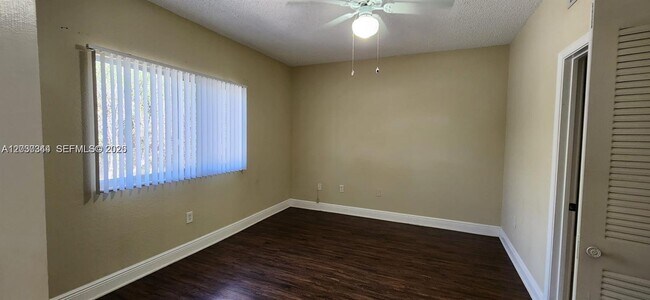 Building Photo - 280 Crestwood Cir