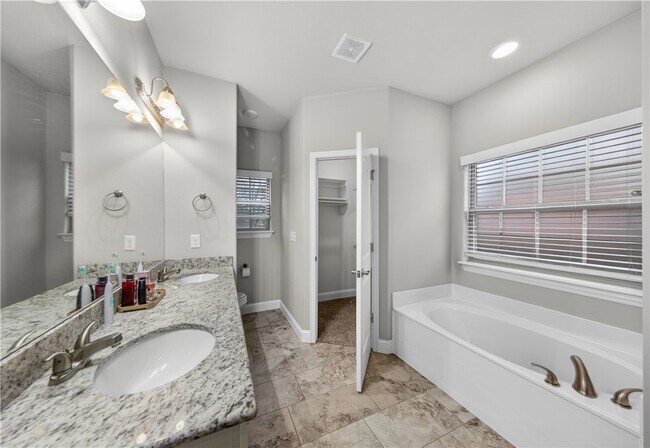 Building Photo - 584 Quartz Wy