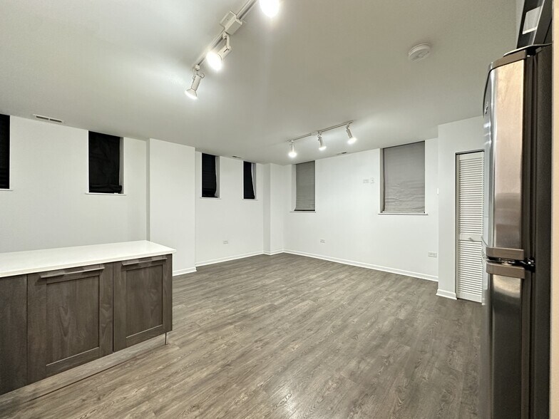 Building Photo - 940 W Winona St