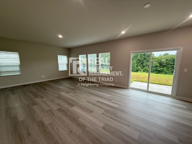 Building Photo - 2262 Cherry Ln