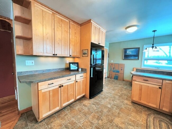 Building Photo - Spacious Midtown Two Bedroom with Utilitie...