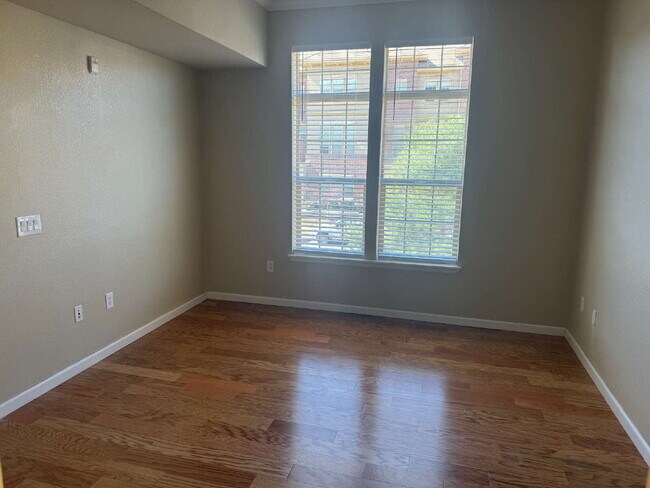 Building Photo - "2-Bed, 2-Bath Condo in The Vallagio – Your Perfect Retreat!"