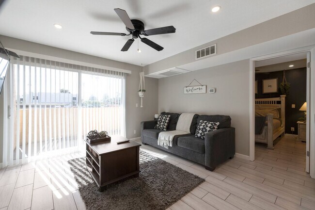 Building Photo - Great South Scottsdale Location 1 Bedroom Fully Furnished (optional)