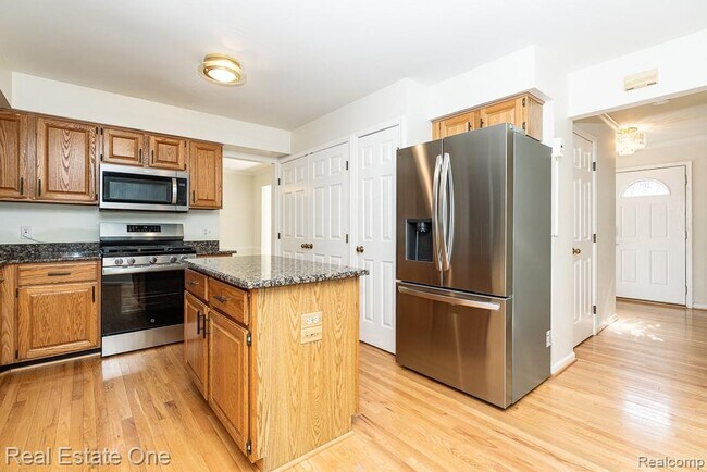 Building Photo - 619 Whitney Dr