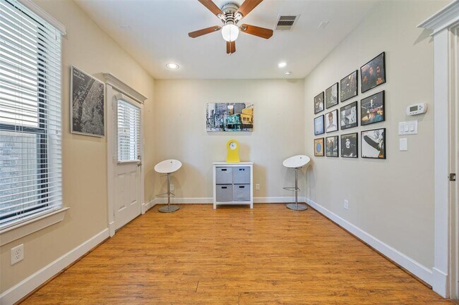 Building Photo - 615 W 27th St