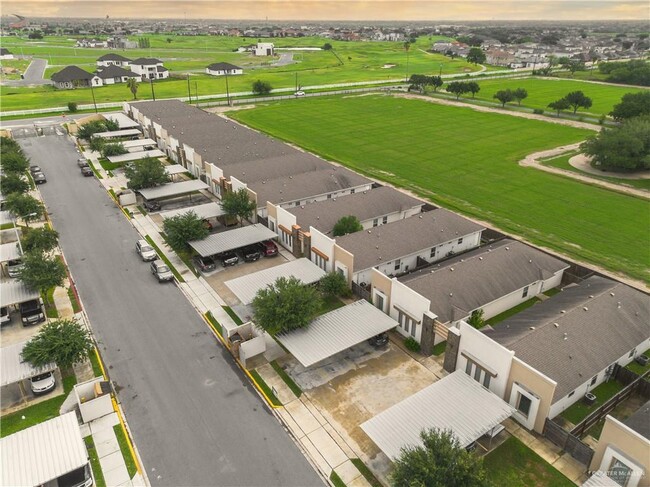 Building Photo - 14 Javalina Ave