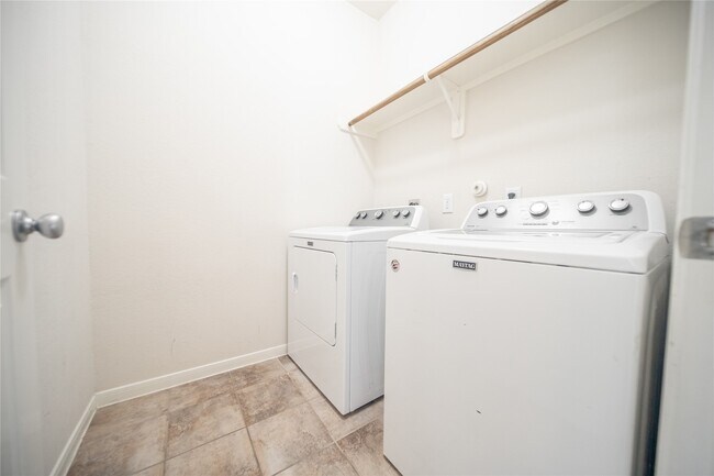 Building Photo - 9123 Cavalier Ln