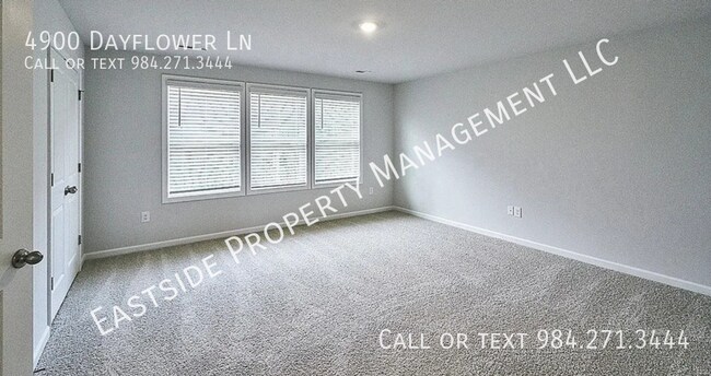 Building Photo - 4900 Dayflower Ln