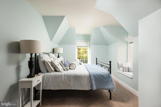 Building Photo - 2620 Love Point Rd