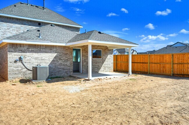 Building Photo - 21251 Shr Blf Dr