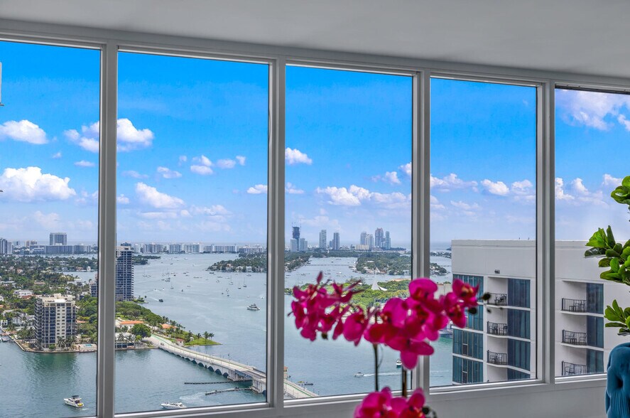 Building Photo - 1717 N Bayshore Dr