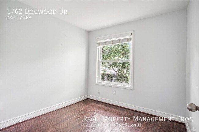 Building Photo - 1762 Dogwood Dr