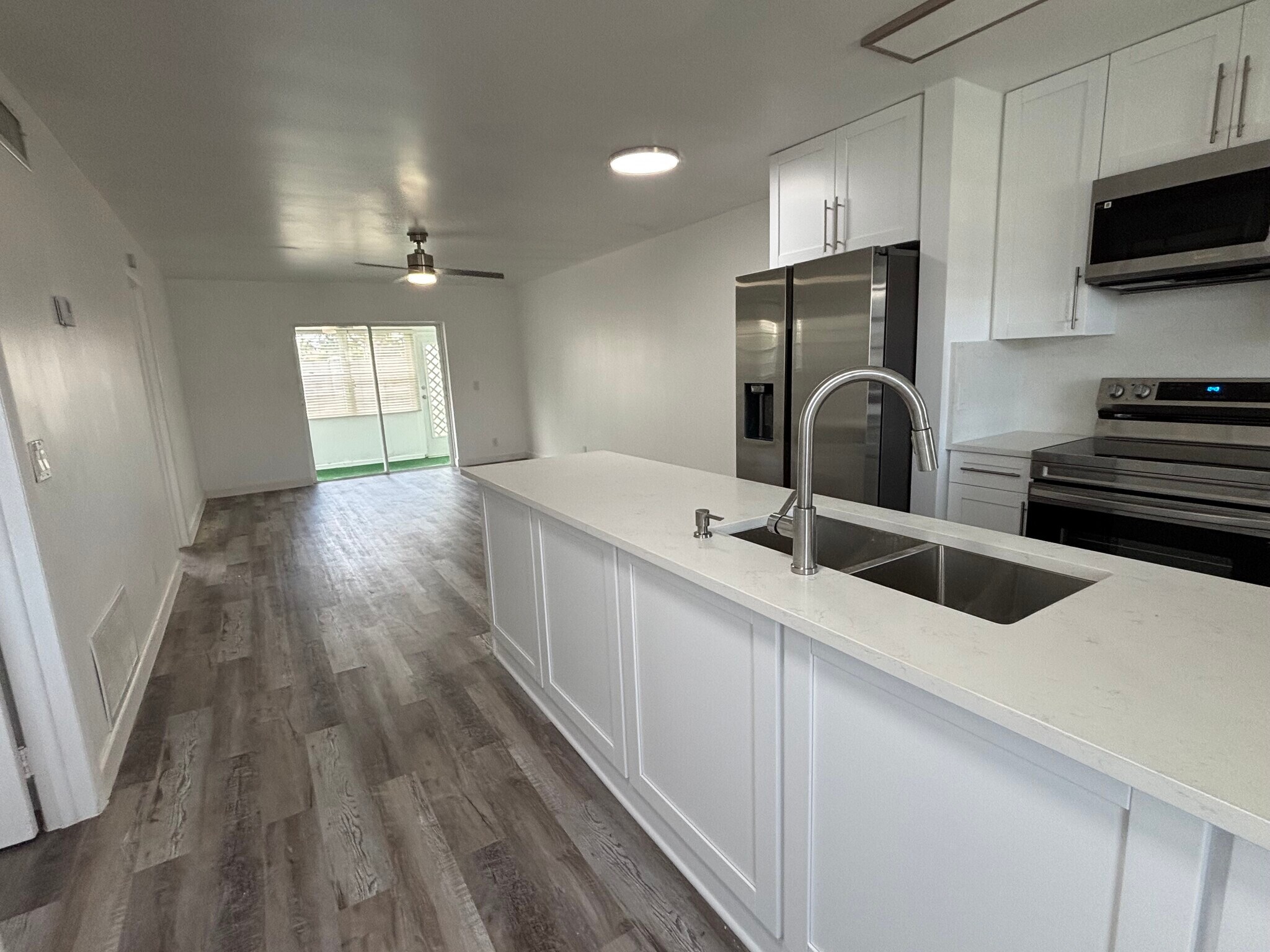 Building Photo - 1119 Lake Ter