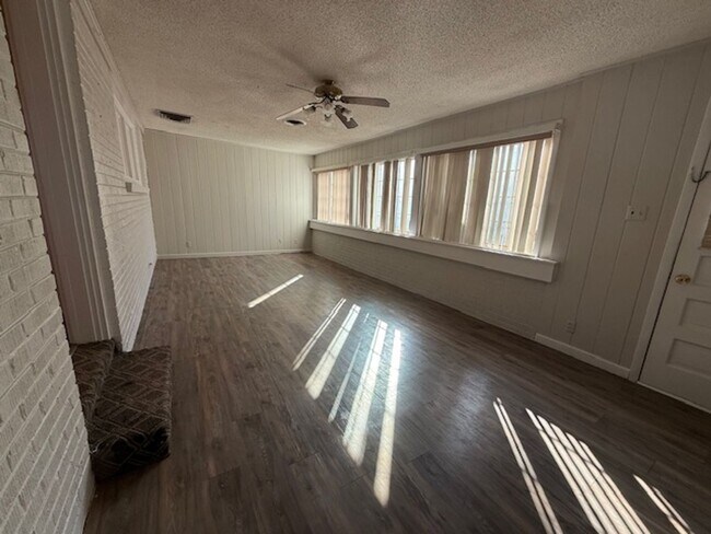 Building Photo - 2125 Cedar Crest Dr