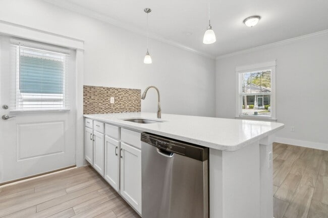 Building Photo - Amelia Island Cottage - Excellent condition