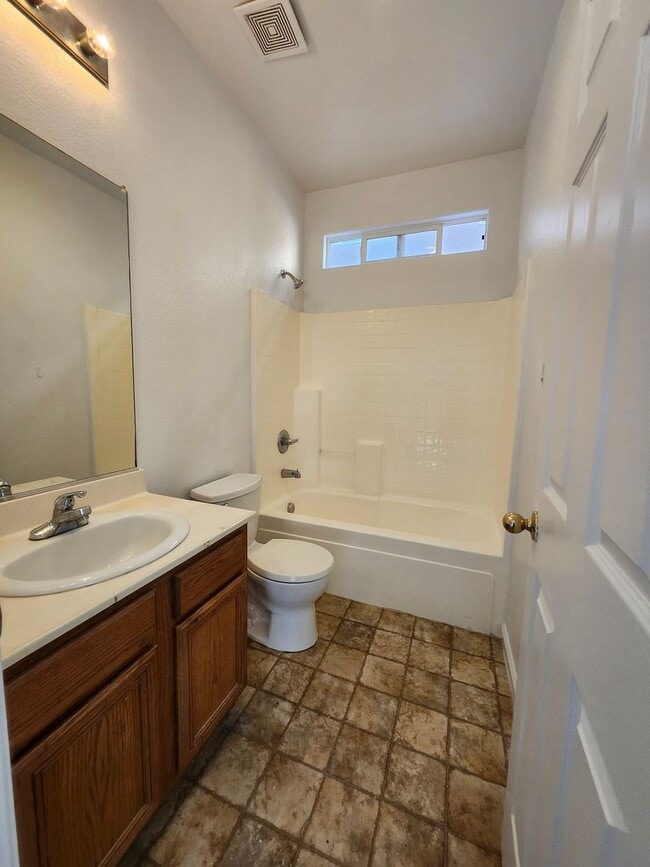 Building Photo - Beautiful Yuba City Home