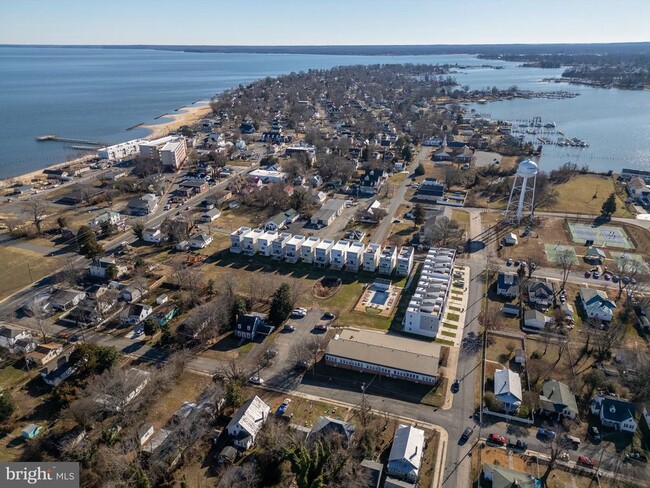 Building Photo - 308 Douglas Ave