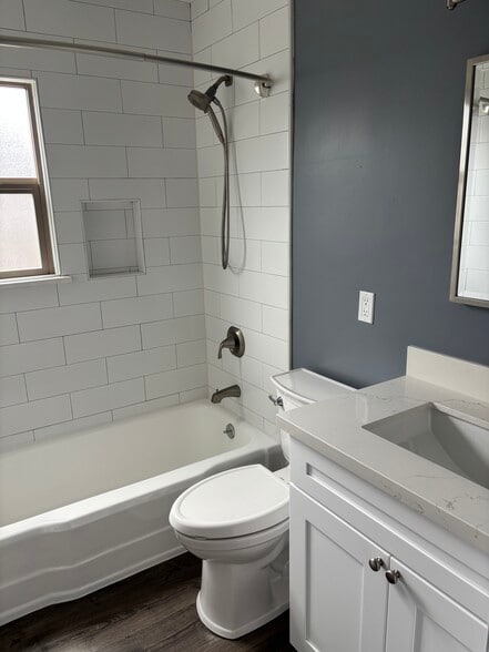 Building Photo - 6509 W 86th Plz