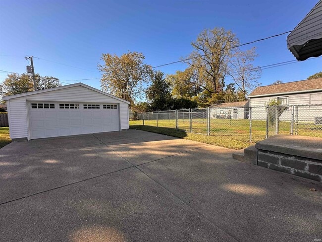 Building Photo - 104 N Norman Ave