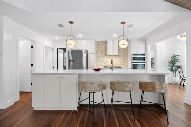 Building Photo - 7518 Stonecliff Dr