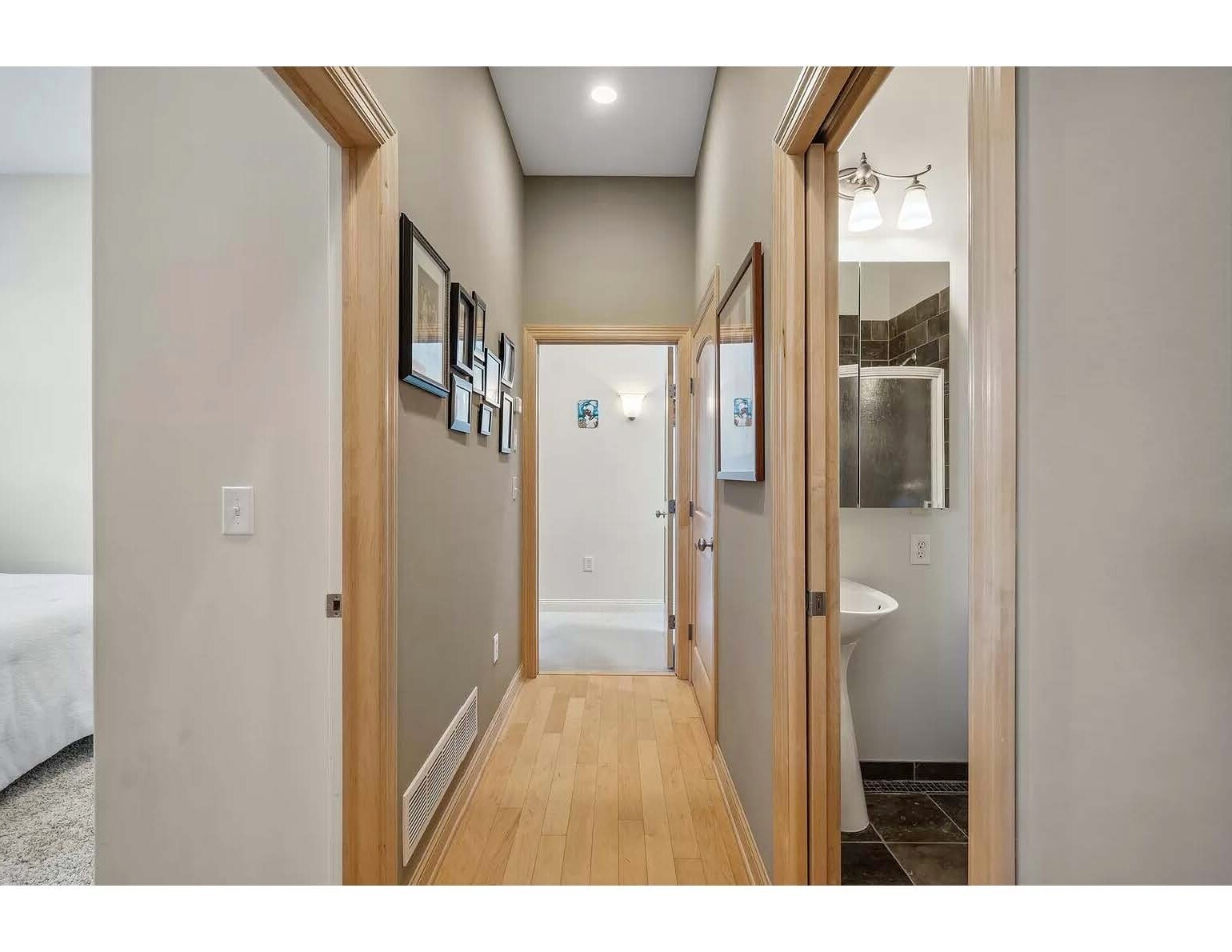 View of hallway - 3125 Inglewood Ave S