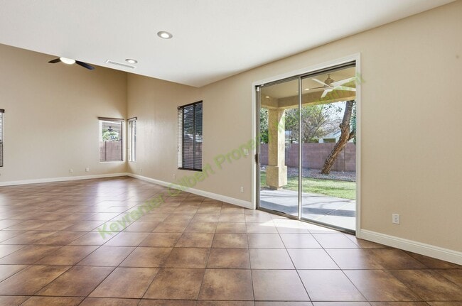 Building Photo - Charming 3-bed/2-bath Gilbert Home in Prime Location!