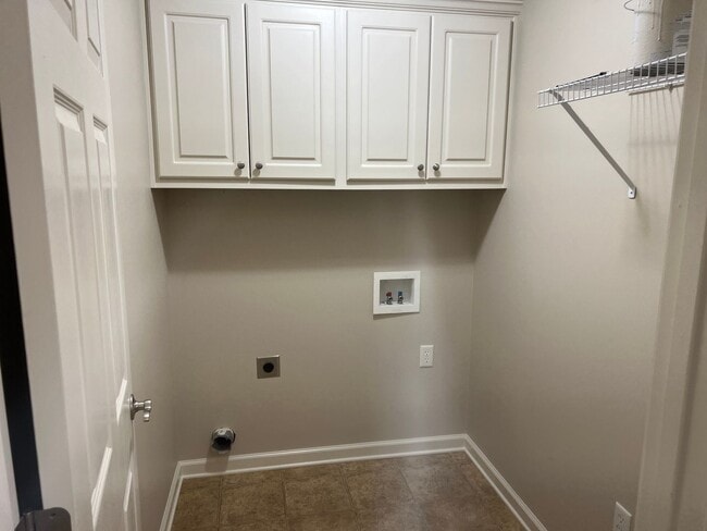 Building Photo - Charming 3 Bed 2 Bath Home