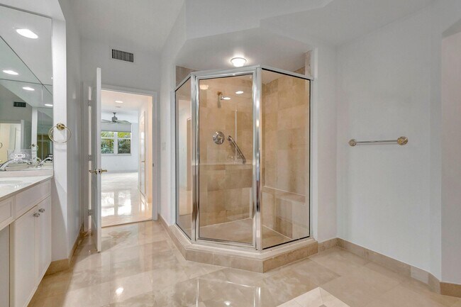 Building Photo - 500 SE Mizner Blvd