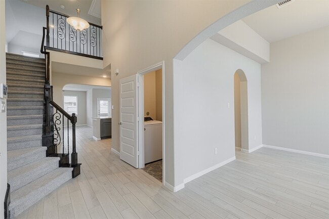 Building Photo - 3002 Roberta Sue Dr