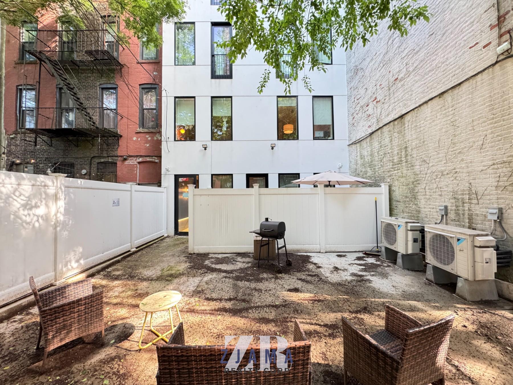 Building Photo - 727 DeKalb Ave