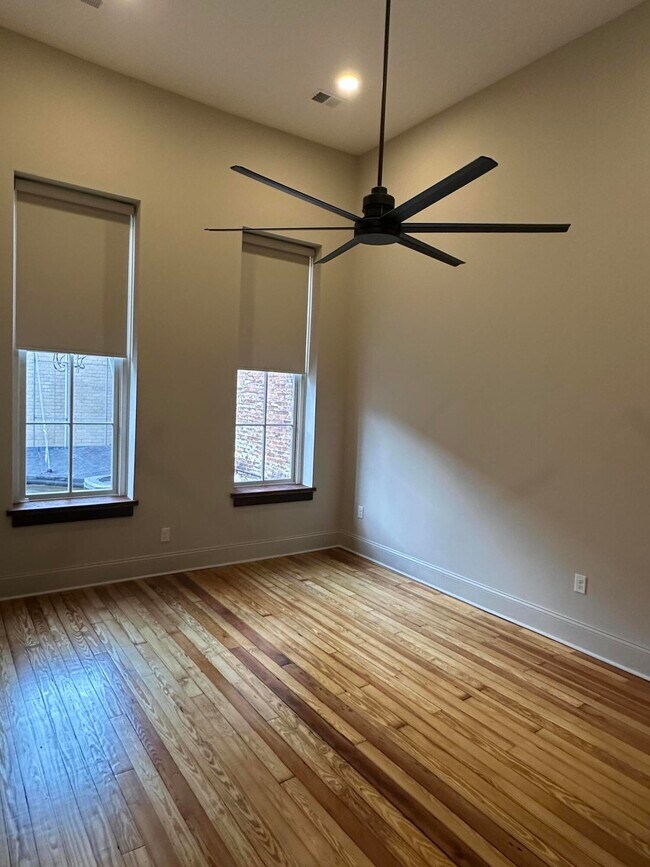 Building Photo - 307 W Main St