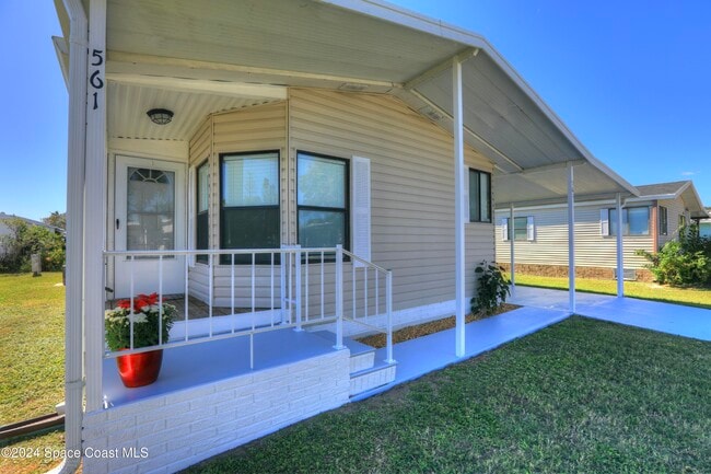 Building Photo - 561 Dolphin Cir