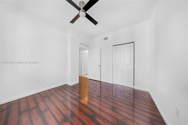 Building Photo - 7914 Harbor Island Dr