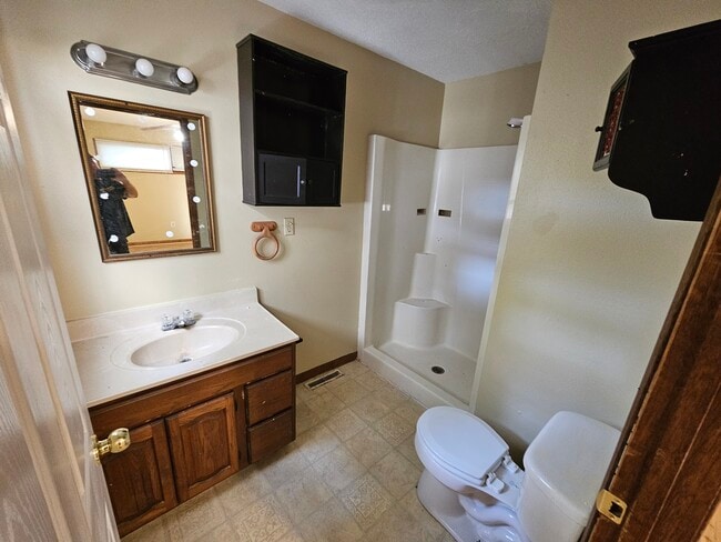 Building Photo - 3 bedroom, 2 bath house