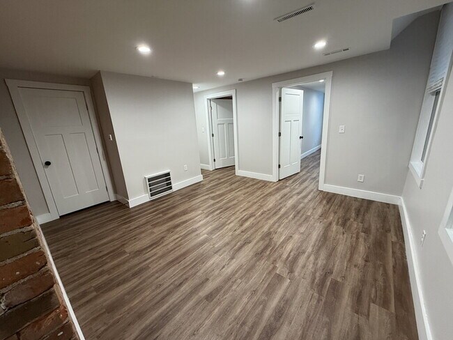 Building Photo - 2153 Loth St