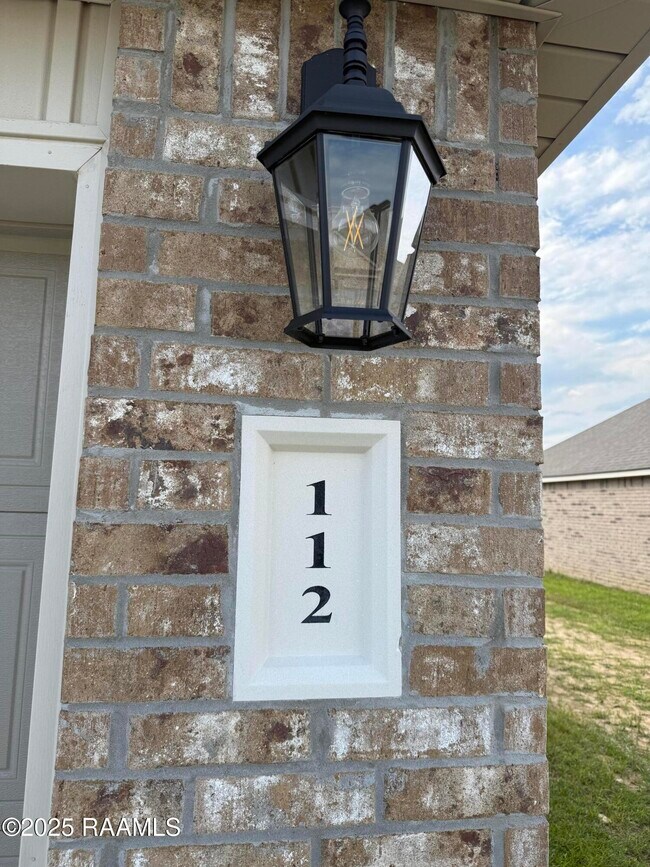 Building Photo - 112 Broussard Hl Dr