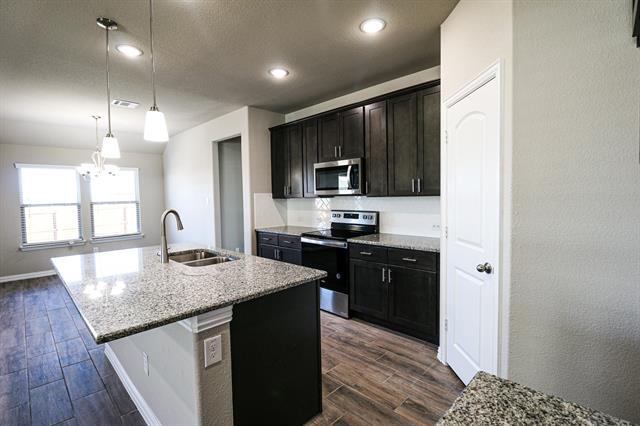 Building Photo - 504 Lakeway Ln