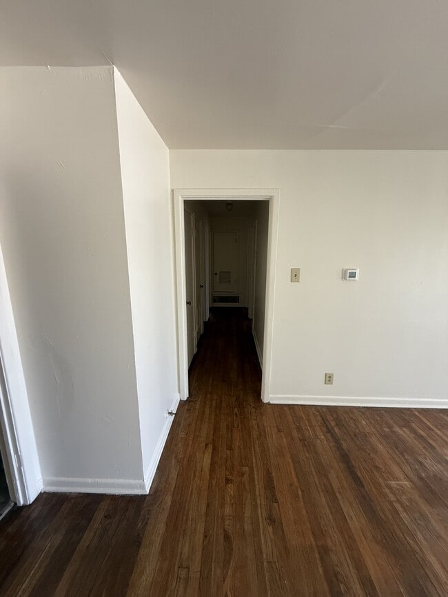 Building Photo - 109 W Vardeman Ave