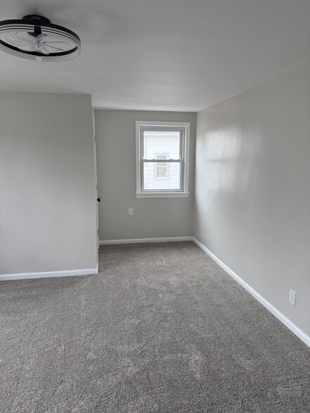 Building Photo - 15 Lewis St