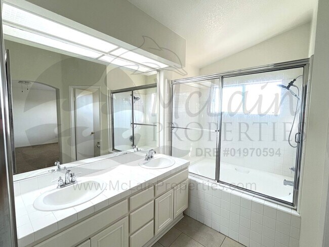 Building Photo - RE: Spacious End-Unit Townhome in Gated Chapala Community, Eastlake